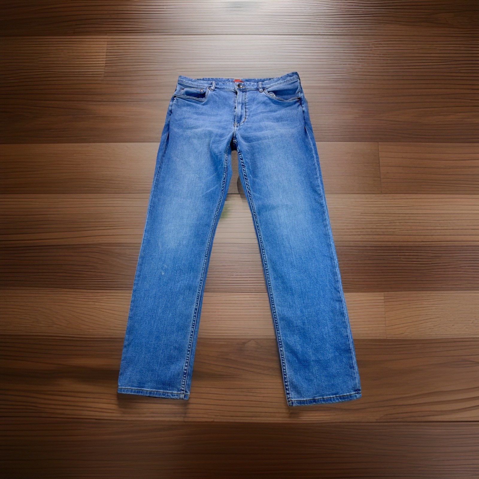 Tommy Bahama Men's Relaxed Fit Jeans 38x36 Light Wash Denim Marlin Logo